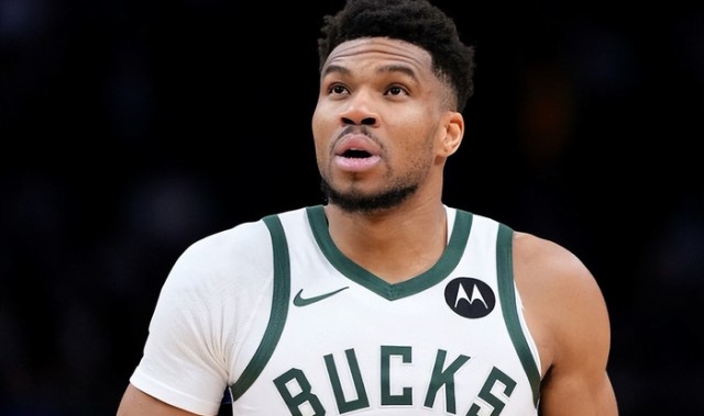 字母哥遭重大经济损失！只愿效力两支球队 热火报价差点打动雄鹿|吉安尼斯·安特托孔波|Shams|扬尼斯-阿德托昆博|印第安纳步行者队|密尔沃基雄鹿队_新浪体育_新浪新闻